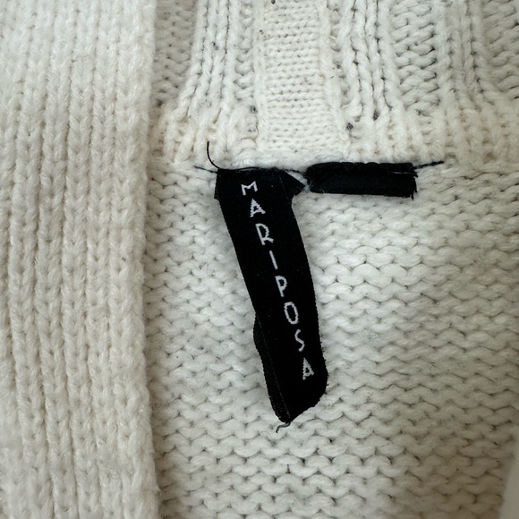 Size small Cardigan, very cute with the toggle buttons - Picture 5 of 9